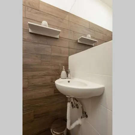Brand New Small Studio Near The City Center Appartamento
